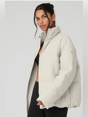 ALO Yoga Stretch Woven Street Puffer Jacket - Bone
